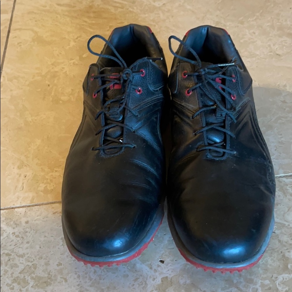 Golf shoes